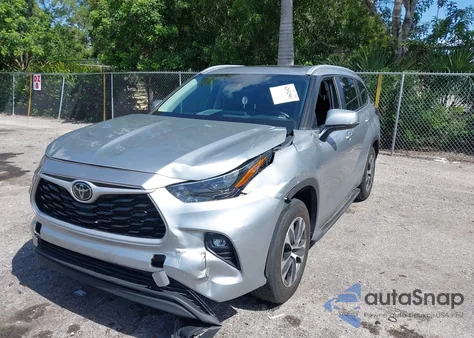 2024 Toyota Highlander Xle из США, поврежденный, VIN 5TDKDRAH9RS537868